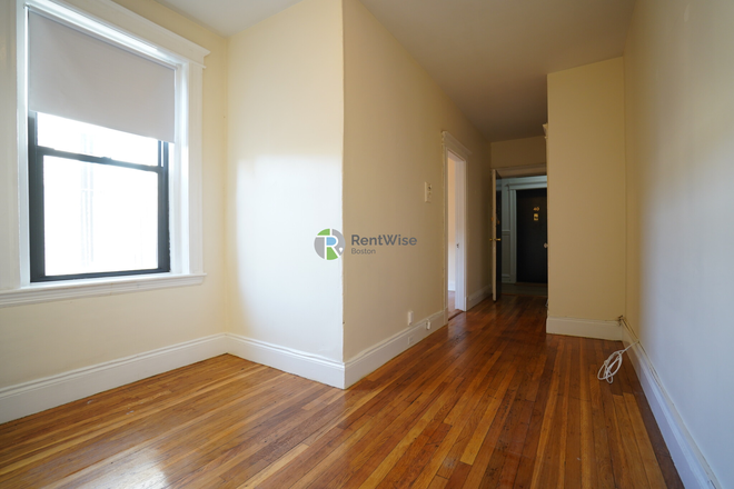 1 - AVAIL NOW-Awesome Packards 1 bed Split, Pets ok, NO BROKER FEE Apartments