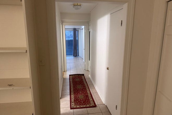 Basement Unit - Furnished - 603G Street SW Two block from the Wharf, Shopping and L'Enfant Plaza Station Townhome