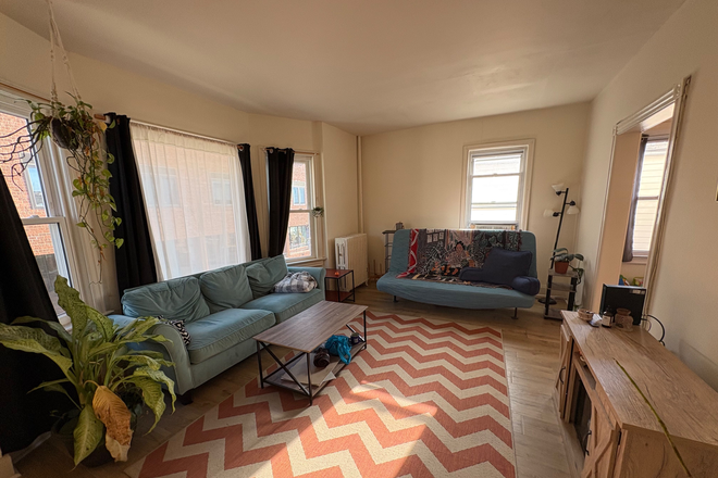 Living Room - Summer:Room in shared 3BR home-Spring St-Princeton