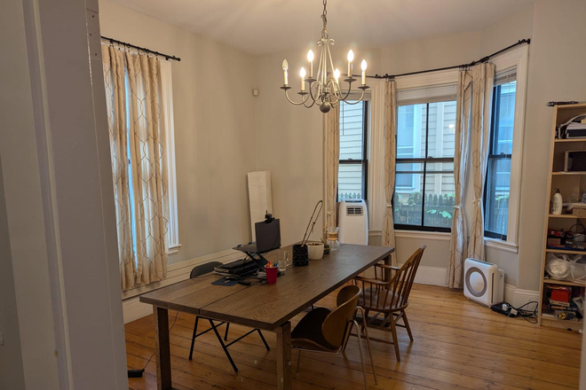 Dining area - 5br 2 bath right near Harvard (summer sublet) House