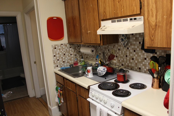 living - LOCATION!! 2 BED WITH HEAT/HOT WATER INCLUDED! NO BROKER FEE! AVAIL 9/1/26! Apartments