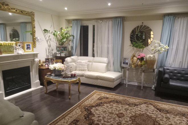 Living room - Cozy Retreat in Toronto House