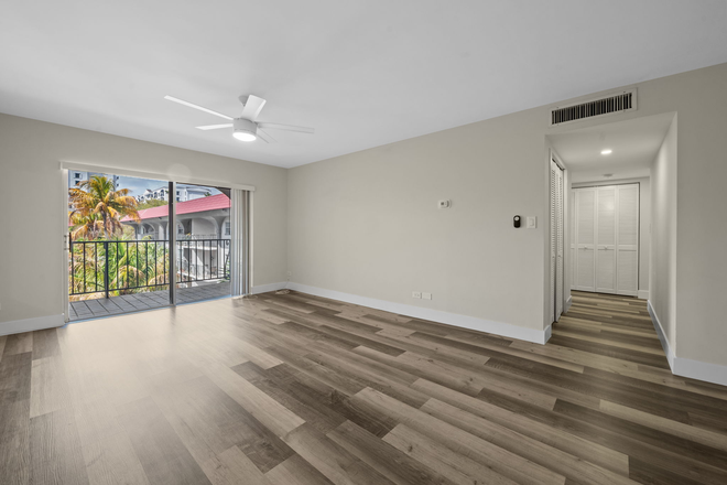 Spacious living room - Granada Dadeland. Beautiful 2 bedroom 2 baths apartment totally remodeled.