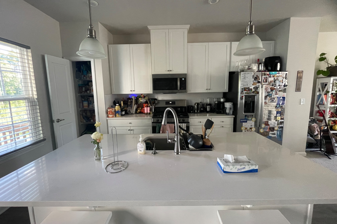 Kitchen - 1BR in Furnished Townhouse | $800/mo | Mid-June – July 31 | 12 min to Duke Campus