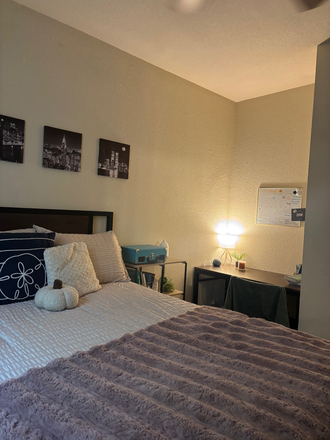 Bedroom - Lease Takeover: $3000 will be given to you if you sign (COVERING 3 MONTHS) The Heights Apartments