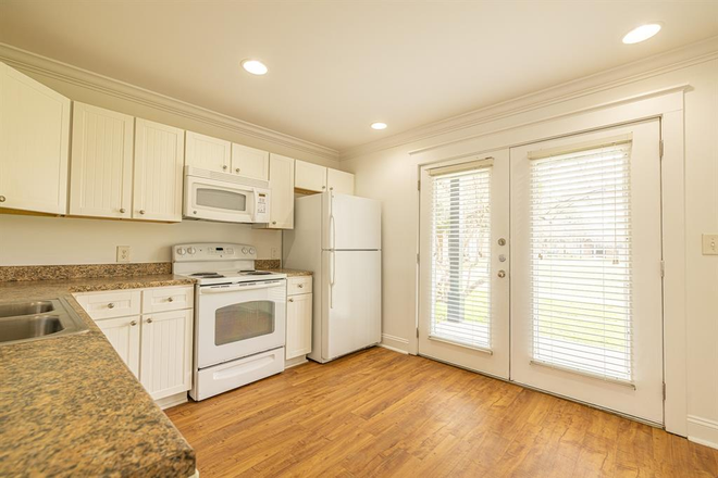 Kitchen - Top student apartment in college station