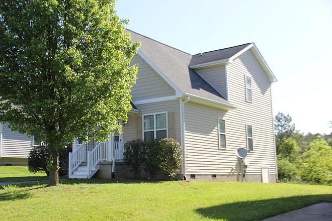 outside street view - A single family home near Duke for rent