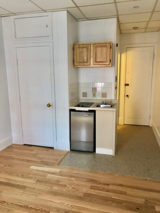 STUDIO - NO BROKER FEE - RENOVATED STUDIO APARTMENT AT 272 NEWBURY ST AVAILABLE 6/1/2025