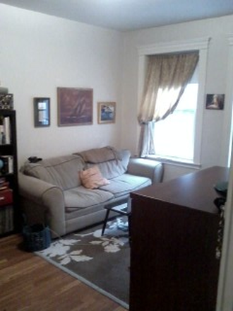 hubrealtyproperties.com - Fantastic studio with extra alcove space, Griggs T stop green line Apartments
