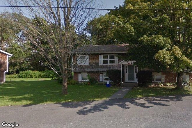 2 bedroom, 1 bathroom, living room and dining room. - Green Valley