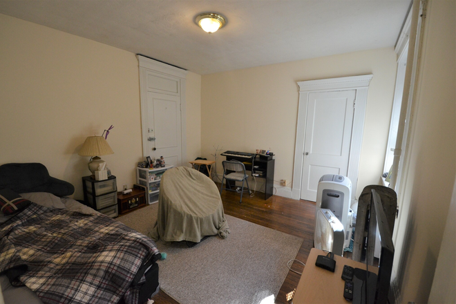bedroom - NO BROKER'S FEE!! Very spacious & sunny apartment in Fenway! Avail 9/1