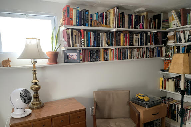reading area - Furnished Room close to TUFTS and HARVARD Apartments