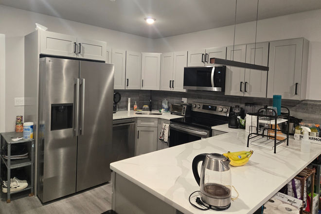 Kitchen - Modern 3bed, 3bath apartment in University City!