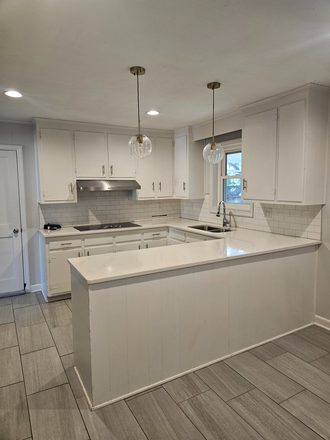 Open spacious kitchen - West Ashley  4 Bedroom 3 Full Baths available now.  Ideal property for traveling Nurses to share House