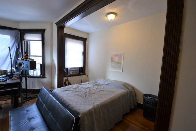 Bedroom - Studio - NO BROKERS FEE - H&HW included - $2500 - Hemenway St - Cats OK - Laundry in Building Apartments