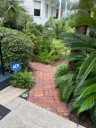 Private Entry - 172 Broad St House