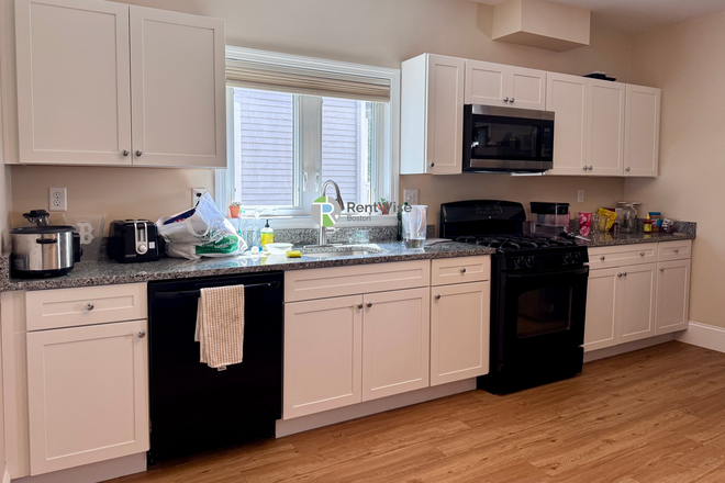 1 - JUNE 2027 | Inviting Somerville 6 Bed, 2 Bath | Water Included | No Broker Fees! Apartments