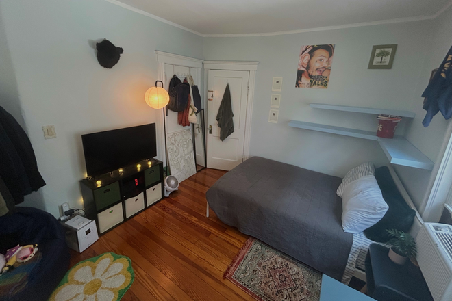 Bedroom - SPACIOUS SINGLE ROOM IN SOMERVILLE (W/FURNITURE) Duplex