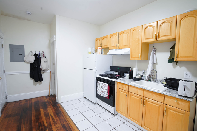 Call NOW for showings! 617-236-8600 - HEMENWAY ST - MODERN SPLIT 1BR/1BA FOR 2 PPL W/ LNDRY IN BLDNG, H&HW + ELECTRIC INC AVAIL *9/1/2026* Condo