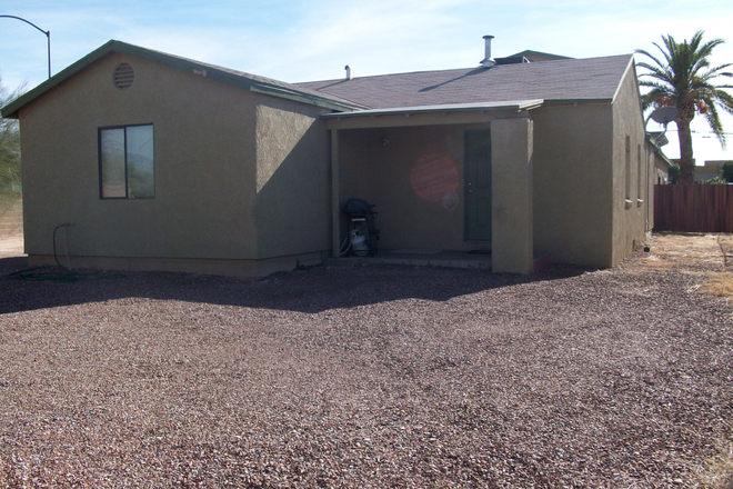 Parking for 5 + guests - 5 Bedroom Home - South of Campus!