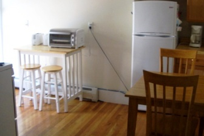 kitchen - 28 Cogswell Ave, Cambridge/Porter Sq furnished post-doc house