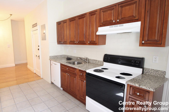 Kitchen - Spacious 4-bed, 2-bath close to campus! Available 9/1/2025! Apartments