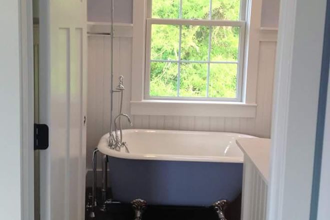 bathroom - 1 Bedroom Carriage House, Near Hospital, 18 min to VIMS