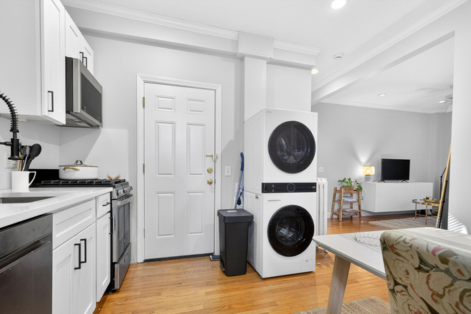 1 - June 2026-Gorgeous 1 bed 1 bath, Pet Friendly, W/D in unit! No Fee! Apartments