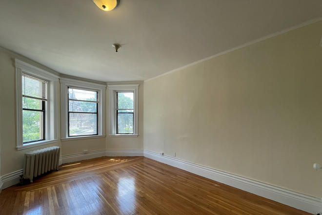 Call NOW for showings! 617-236-8550 - BOYLSTON ST - *NO FEE* LRG 2BR SPLIT FOR 3 PPL IN SYMPHONY AVAIL *9/1/2026* W/ LNDRY IN BLDNG, DW! Condo