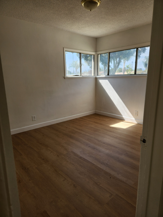 Roomy - Room near UCR Campus House