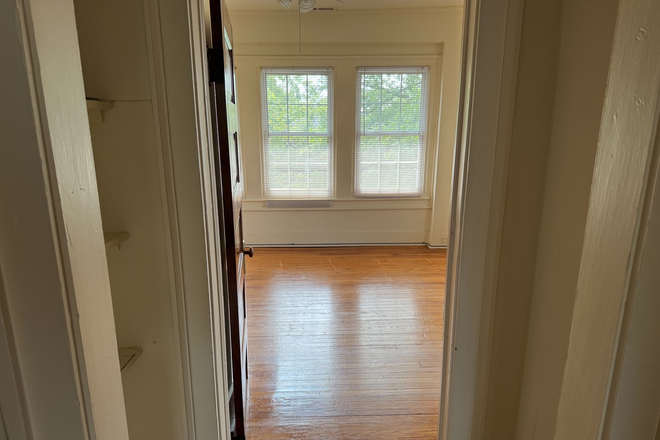 Room 1 - 3 bed/3 bath house in Glen Iris