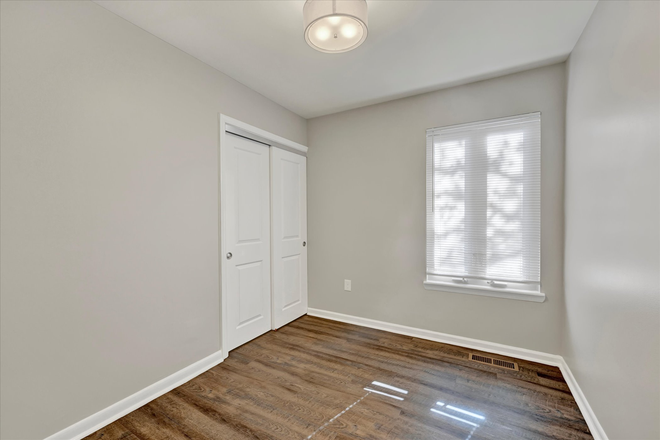 Bedroom - 6130 MACBETH APT 1 FREE student application