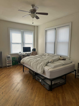 queen size bed - Evanston Neighborhood Properties