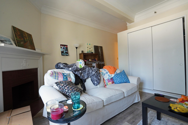 3 - AVAILABLE OCTOBER Sweet 1 bed/1 bath, Pet Friendly, close to MBTA, No Fee! Apartments