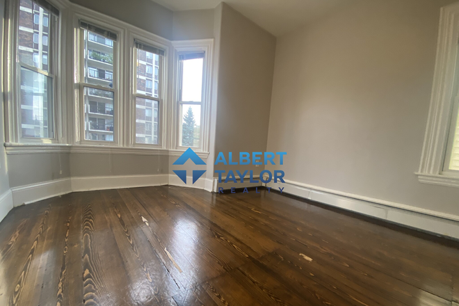 Bedroom #1 - Cozy 3-bedroom on Tremont! Cozy!! Apartments