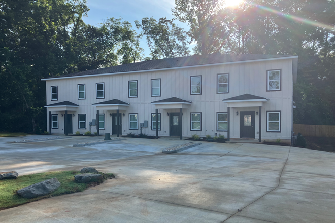 White Street - 5 bed / 5.5 bath CLOSE TO CAMPUS! Condo