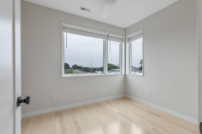 Picture of the bedroom to be rented - Ensuite Bedroom in West Clay St Townhouse