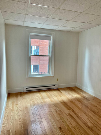 STUDIO - NO BROKER FEE & JUST PAINTED - STUDIO AT 272 NEWBURY ST. IN THE BACK BAY AVAILABLE MAY 1, 2026 Apartments