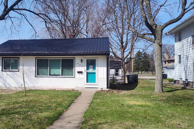 Looking for someone to share this cute 2 bedroom - Share a House/Walk to Campus