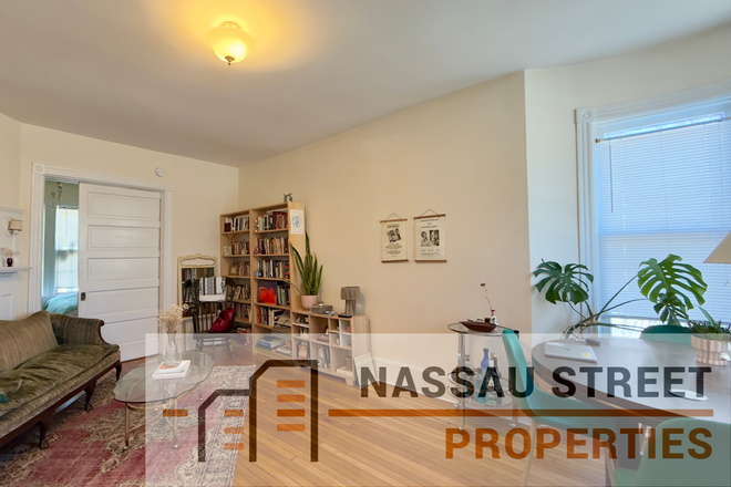 Living room - 2BR apt-Maple St-Princeton