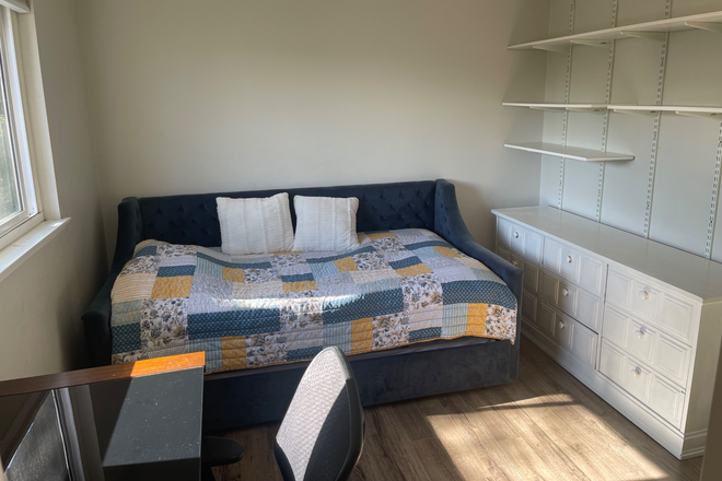  - Bright and fully furnished bedroom in a beautiful renovated detached house