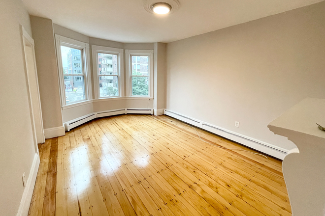 room - Convenient Mission Hill 3 Bed | Laundry in Building | Eat in Kitchen Condo