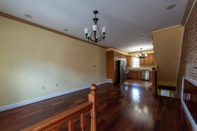 Shared Living Area - 119 N Montford Ave. , private bed & bath close to campus, 1 block from Patterson Park Townhome