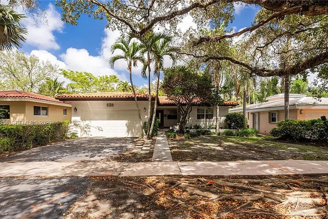 Front House - Newly renovated home close to campus