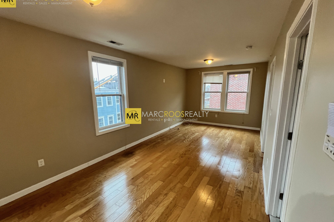 Living Space - Chelsea St 1 Bed East Boston Mins to the T Apartments