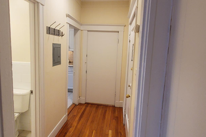 1 - SEPT 2026 – Fenway Brownstone Studio with Heat & Hot Water! No Broker Fees! Apartments