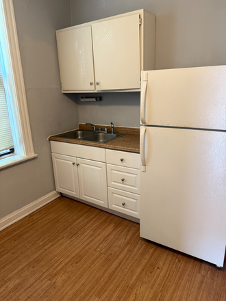 Kitchen - Taylor Street sunny apartment.