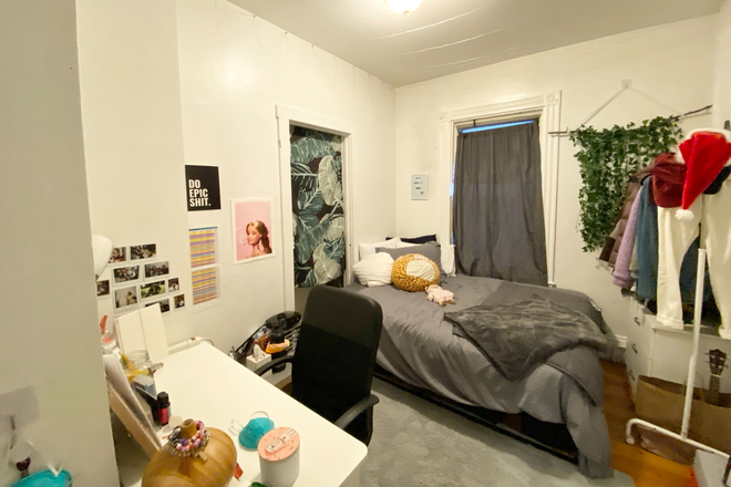 1 - SEPT 2026 | Mission Hill 3 Bed | Duplex | Renovated Kitchen & Bath | Pet Friendly! | No Broker Fees! Apartments