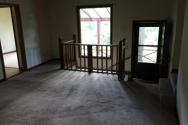 Entry - 257 Castleair Dr House
