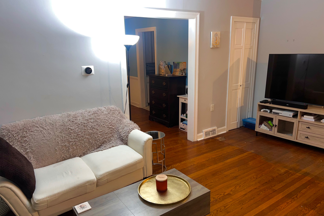 Shared living room - Lovely girl home near LU campus